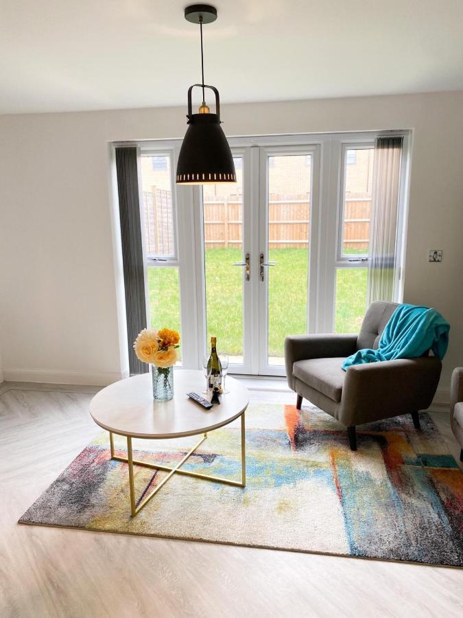 Tudors Esuites 3 Bed House Garden & Netflix バーミンガム エクステリア 写真